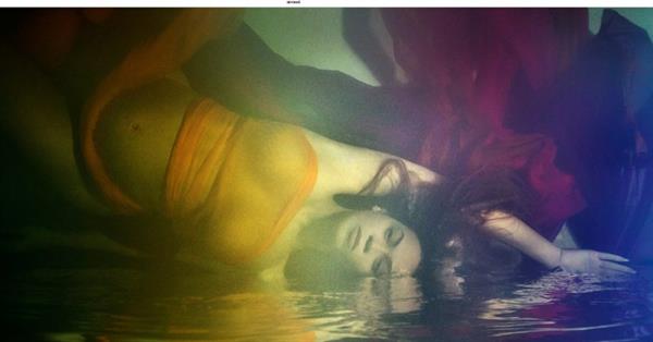 Beyonce Underwater Maternity