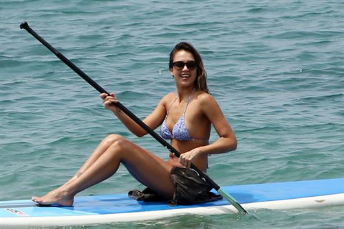 Jessica Alba paddling board