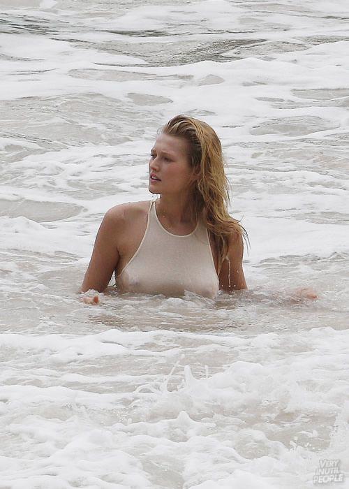 Toni Garrn - breasts