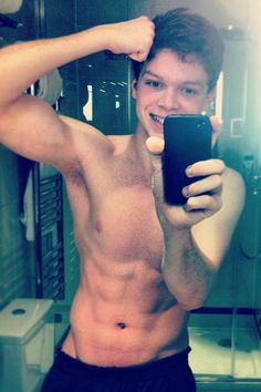 Cameron Monaghan taking a selfie