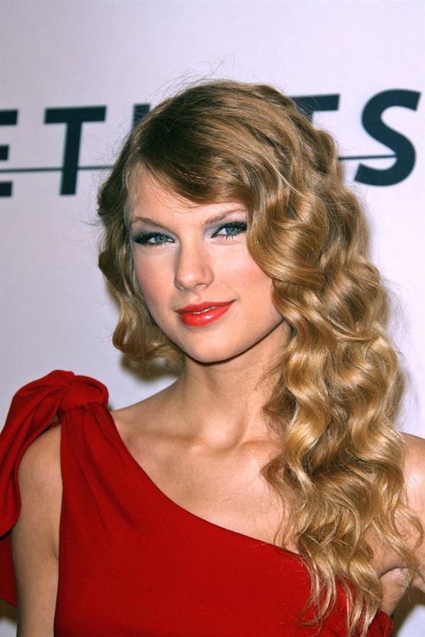 Taylor Swift 13th annual unforgettable evening benefiting eif held at beverly wilshire four seasons hotel on january 27 2010 