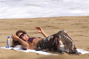 Alicia Keys bikini beach vacation candids in Hawaii on January 24, 2010 