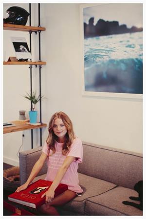 Pregnant Amanda Booth - At home - June 14, 2014  