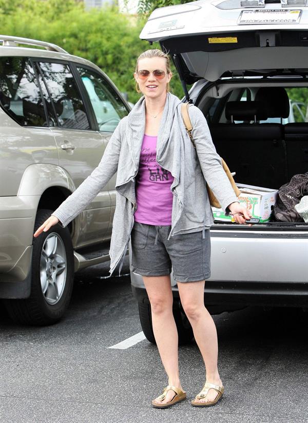 Amy Smart at Bristol Farms in Beverly Hills on July 6, 2010