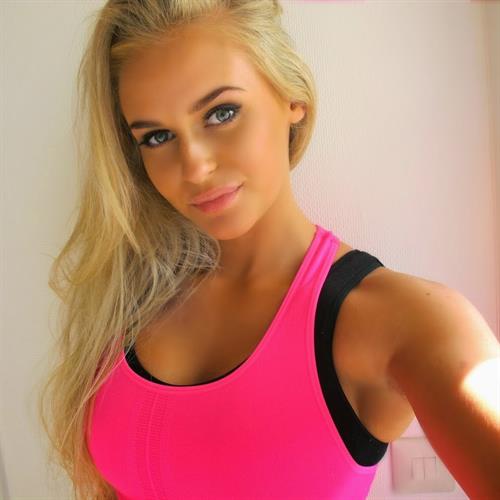 Anna Nyström taking a selfie