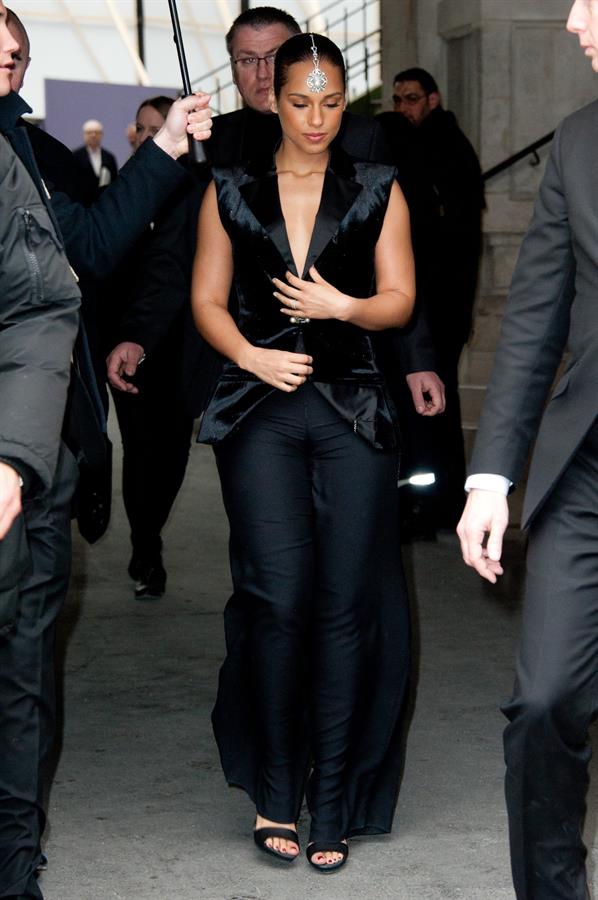 Alicia Keys attends Chanel Ready to Wear Fall Winter 2012 and Fashion House presentation on March 6, 2012