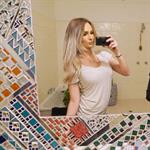 Rosanna Arkle taking a selfie