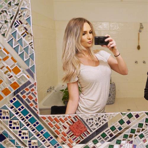 Rosanna Arkle taking a selfie