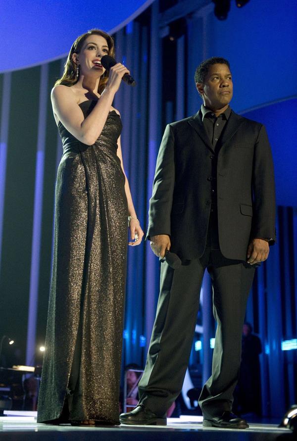 Anne Hathaway hosts the Nobel Peace Prize concert in Oslo on December 11, 2010