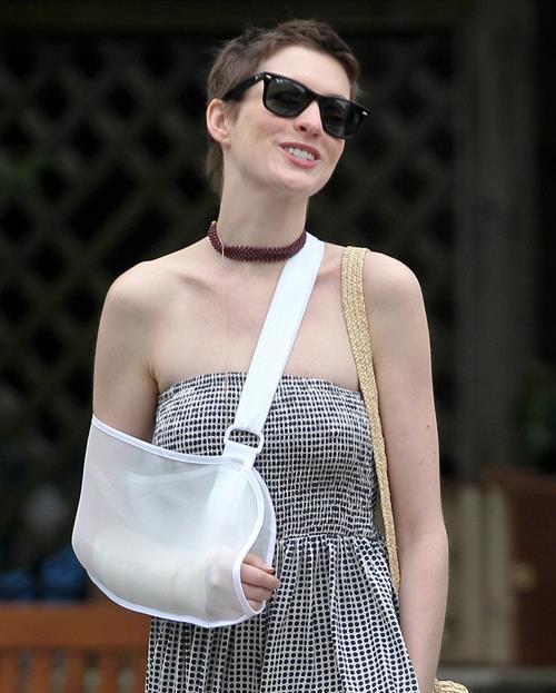 Anne Hathaway out for lunch in Brooklyn New York City on May 30, 2012