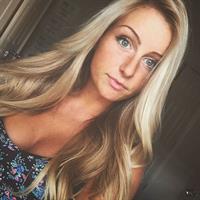 Cecilie Nordahl taking a selfie