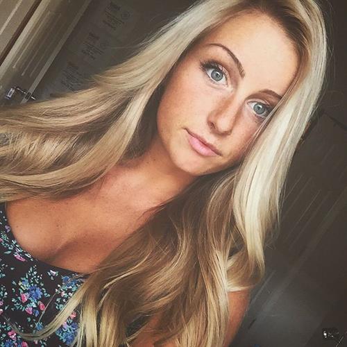 Cecilie Nordahl taking a selfie