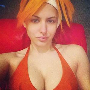Gabi Grecko taking a selfie
