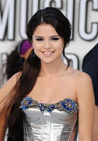 Selena Gomez attends the 2010 MTV Video Music Awards on September 12, 2010