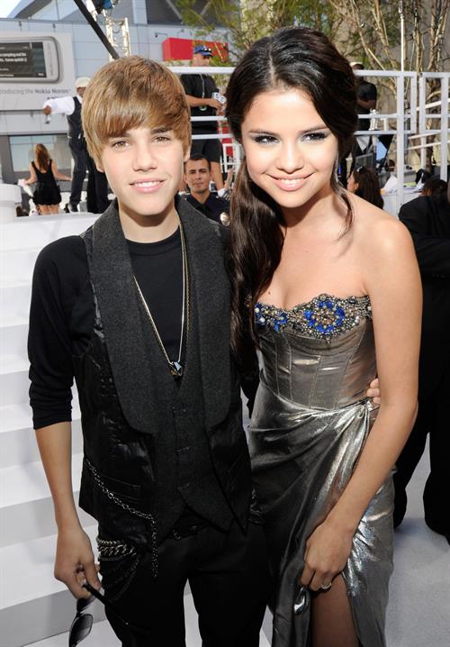 Selena Gomez attends the 2010 MTV Video Music Awards on September 12, 2010