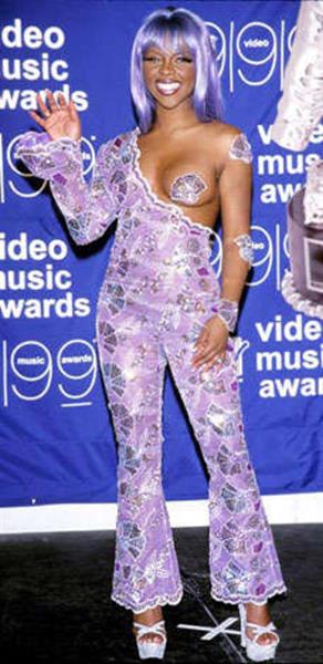 Lil' Kim at the 1999 MTV VMA Awards
