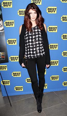 Ashley Greene Twilight Saga Eclipse signing Best Buy in New York on December 17, 2010