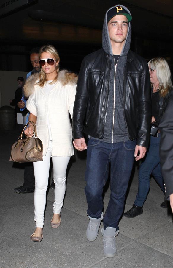 Paris Hilton arrives at Los Angeles International Airport (02.02.2013) 