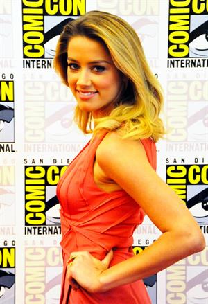 Amber Heard drive angry 3d press room on day 2 of comic con 23 07 10 