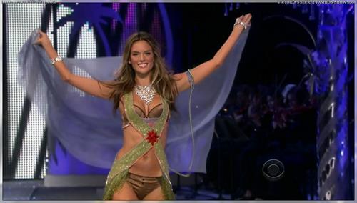 Alessandra Ambrosio in lingerie