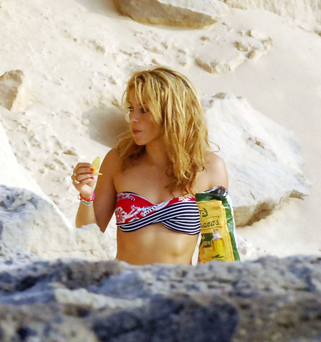 Shakira Bikini Pictures. 