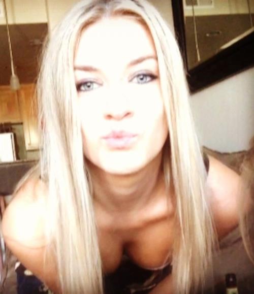 Sara Nelson taking a selfie