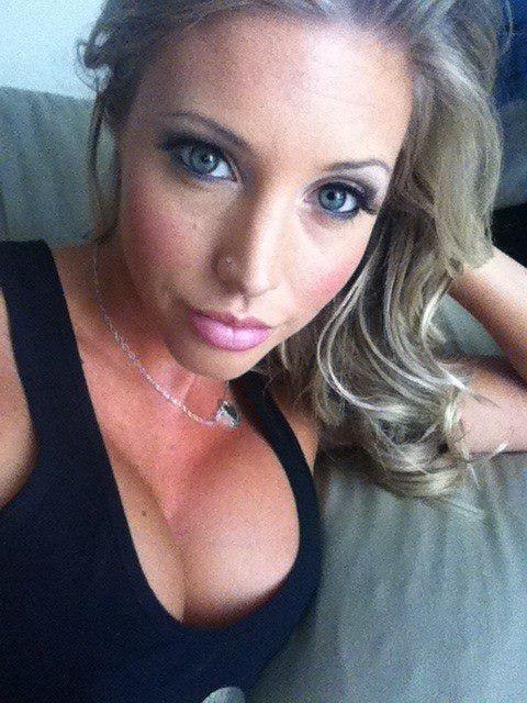 Samantha Saint taking a selfie