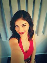 Hazar Ergüclü taking a selfie