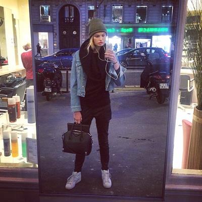 Romee Strijd taking a selfie