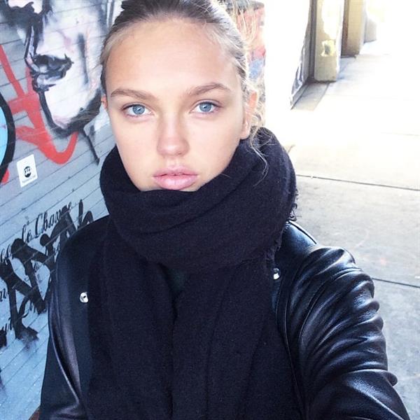 Romee Strijd taking a selfie