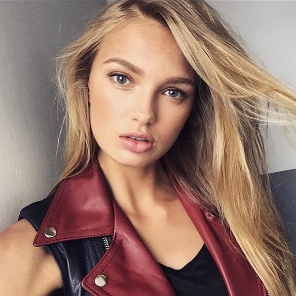 Romee Strijd taking a selfie