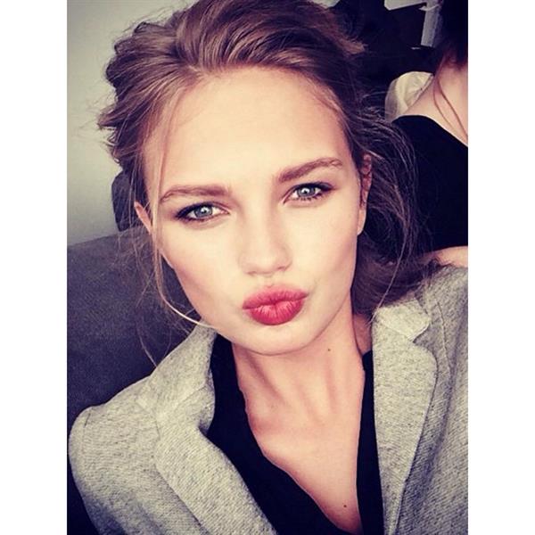 Romee Strijd taking a selfie