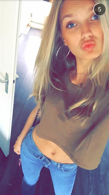 Romee Strijd taking a selfie