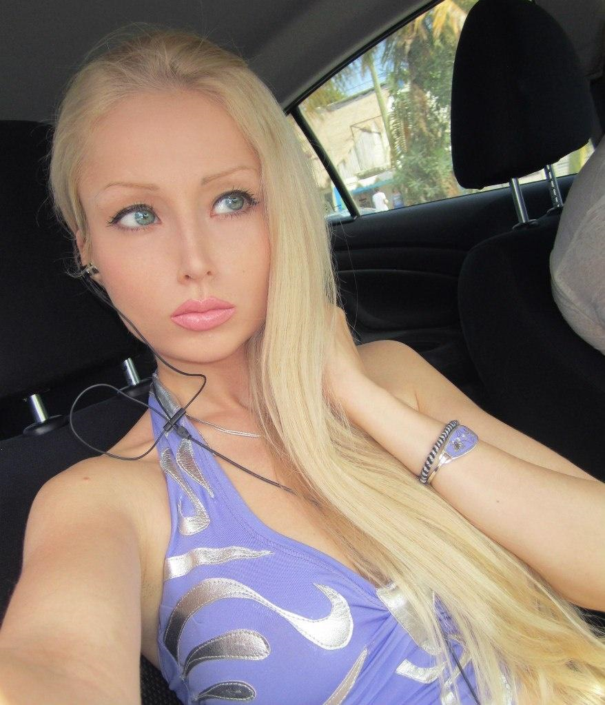 Valeria Lukyanova taking a selfie