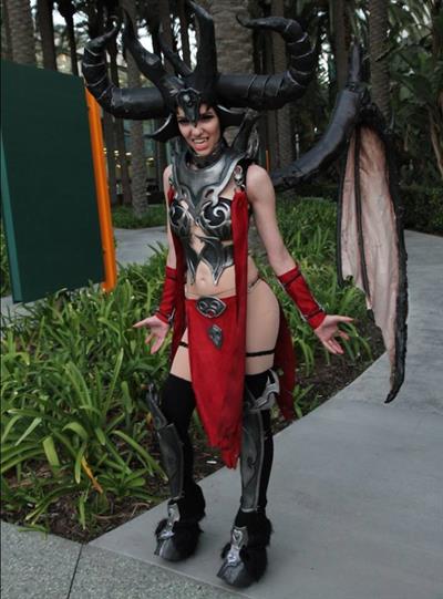 Lyz Brickley - Diablo's Lilith Cosplay