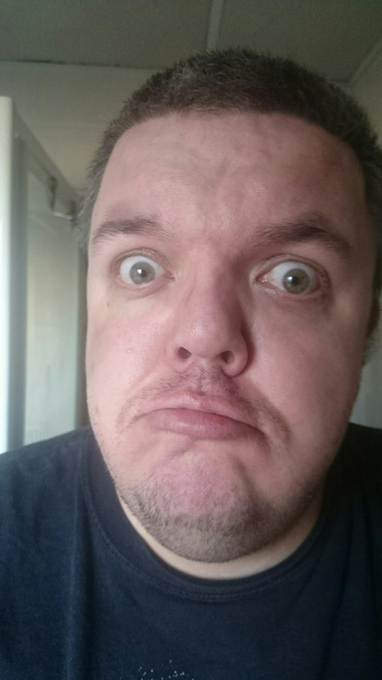 oioi taking a selfie