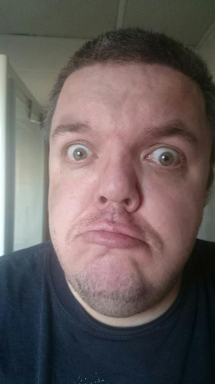 oioi taking a selfie