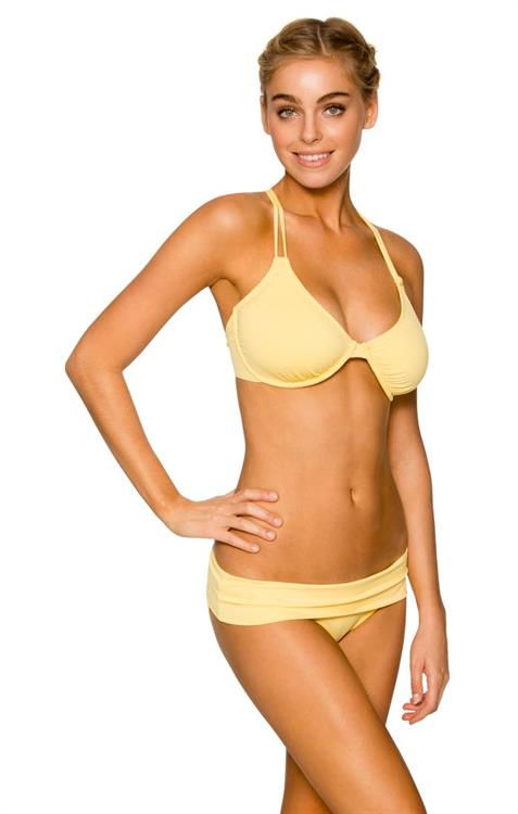 Elizabeth Turner in a bikini