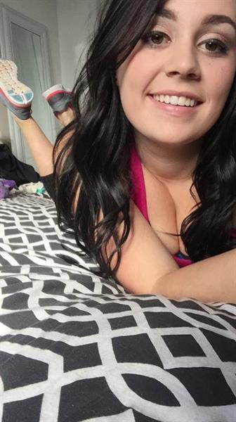 Kahla Forbes taking a selfie