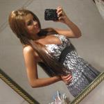 Demi Rose Mawby taking a selfie