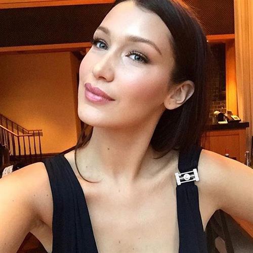 Bella Hadid taking a selfie
