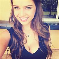 Lauren Hanley taking a selfie