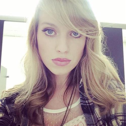 Barbara Dunkelman taking a selfie