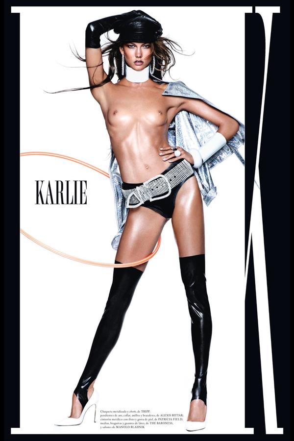 Karlie Kloss - breasts