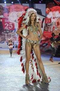 Karlie Kloss in lingerie