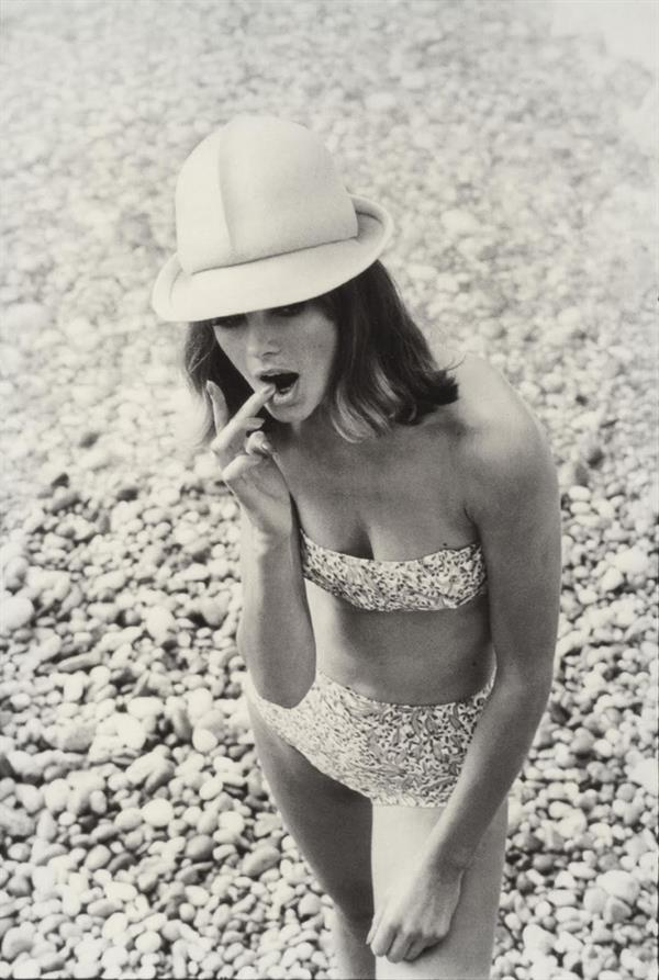 Jean Shrimpton in a bikini
