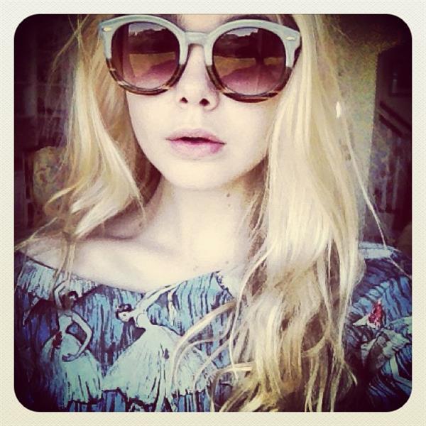 Elle Fanning taking a selfie