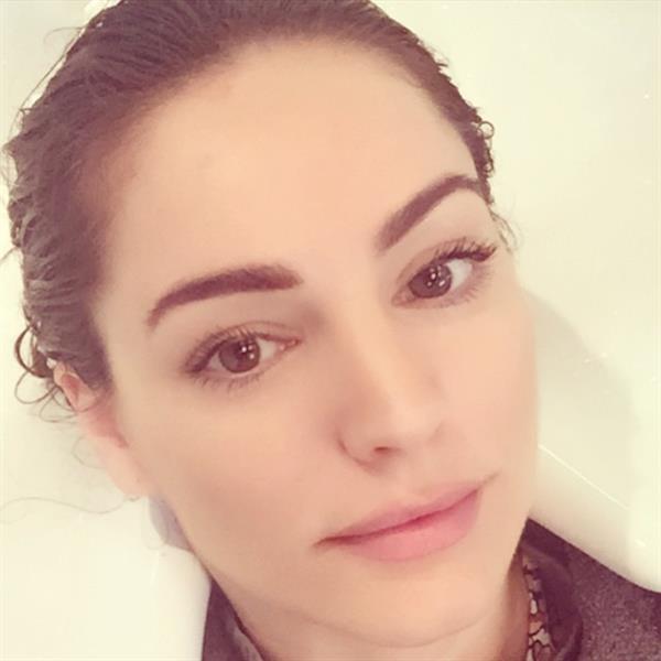 Kelly Brook taking a selfie