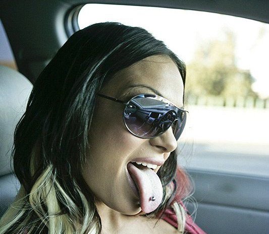 Angelina Valentine Glasses Blowjob - Angelina Valentine Nude - 9 Pictures: Rating 6.58/10