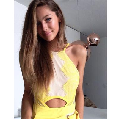 Mathilde Gøhler taking a selfie